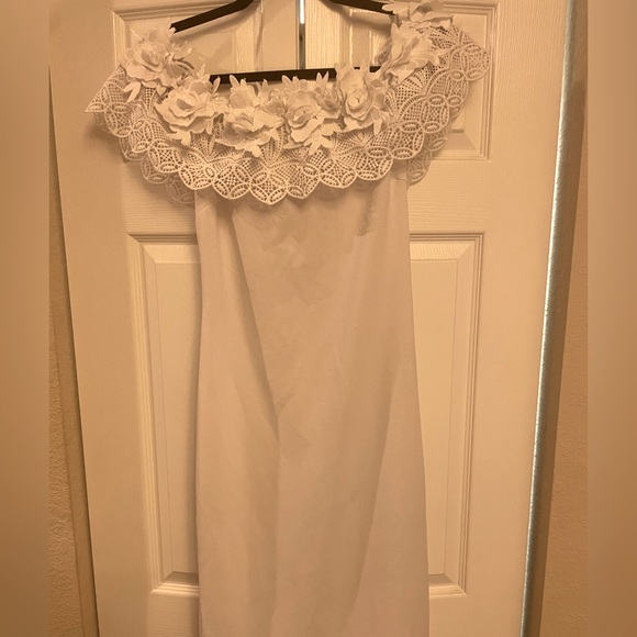 Fashion Nova White off Shoulder Bodycon Dress - Picture 1 of 3